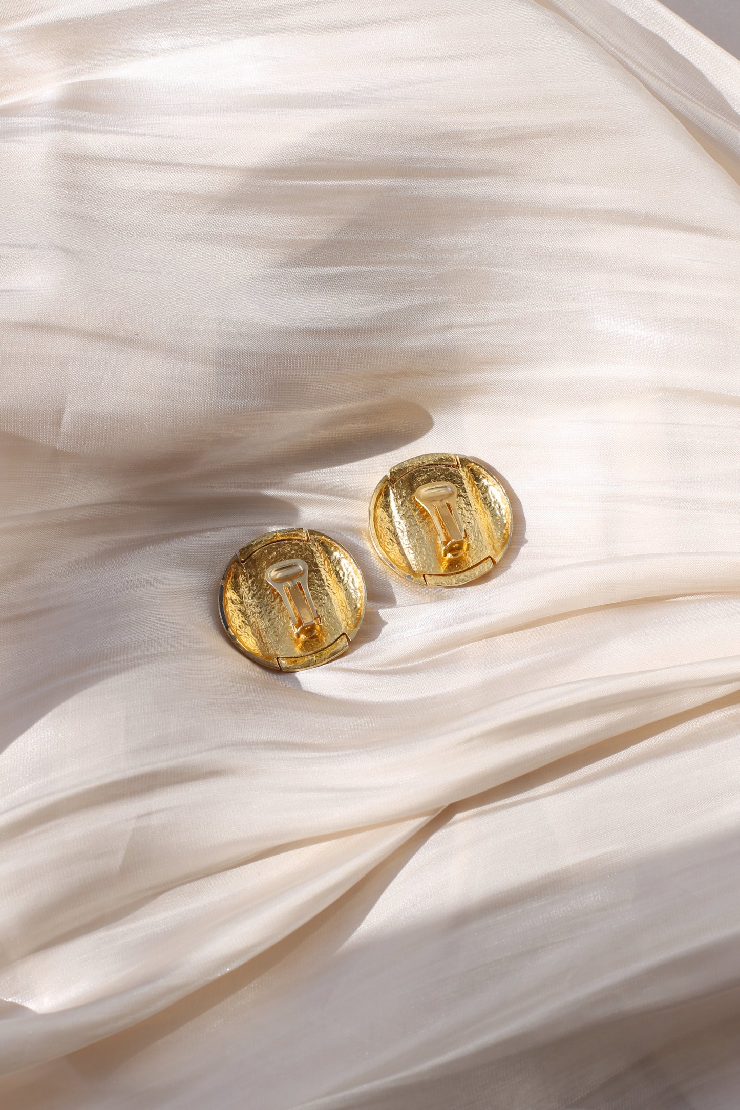 Juna Vintage Lattice Dome Clip-Ohrringe