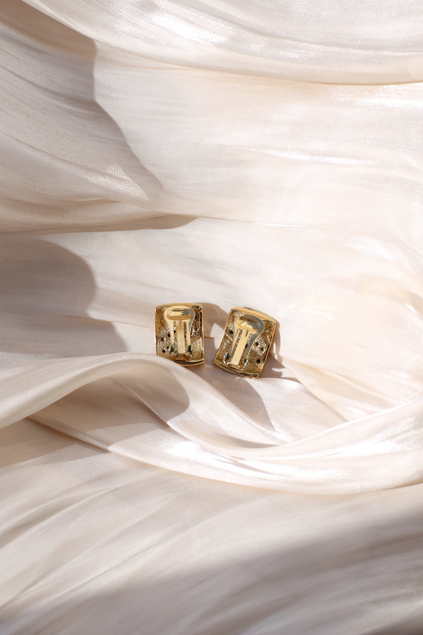 Cosima Vintage Clip-Ohrringe mit schwarzem Emaille-Pavé