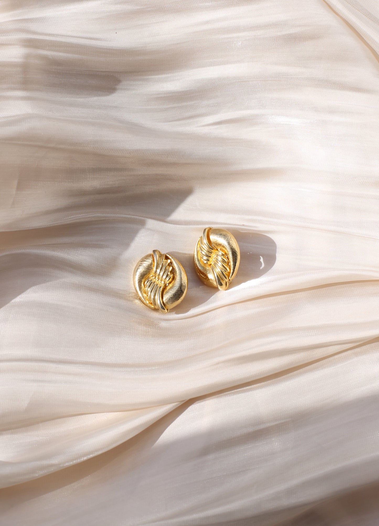 Enya Vintage Skulpturale Knoten-Clip-Ohrringe