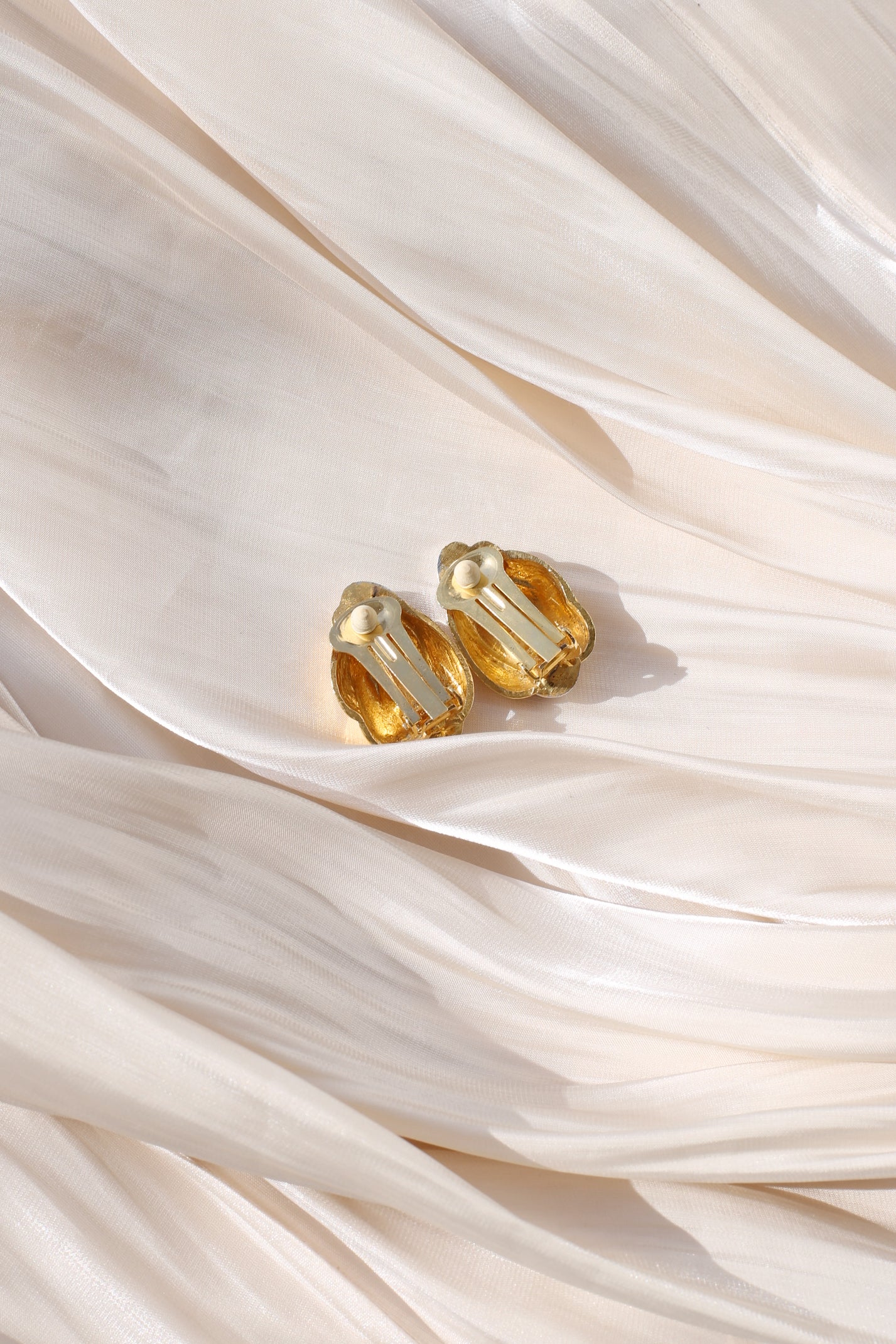 Flora Vintage zweifarbige Knoten-Clip-Ohrringe