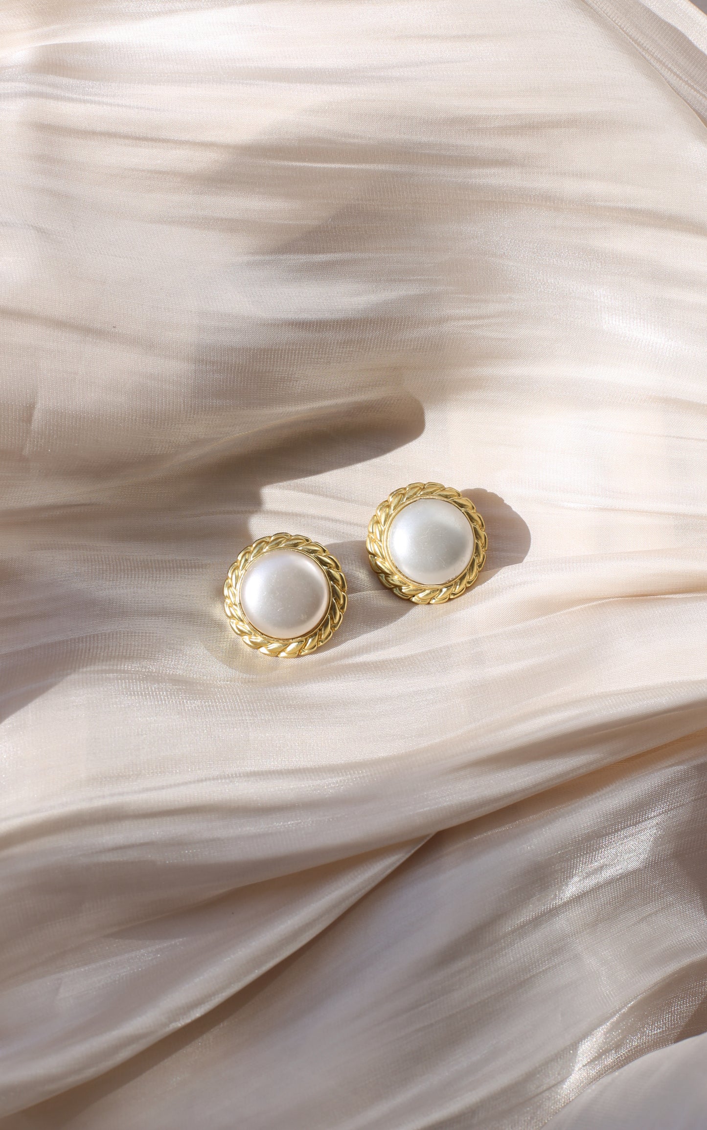 Gaia Vintage Perlenclip-Ohrringe mit Seilrahmen