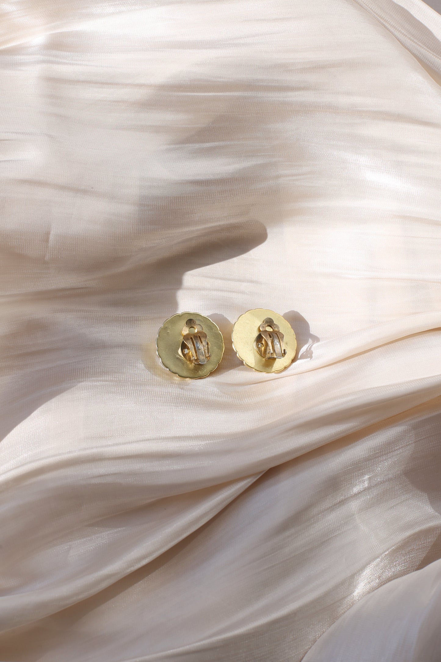 Gaia Vintage Perlenclip-Ohrringe mit Seilrahmen