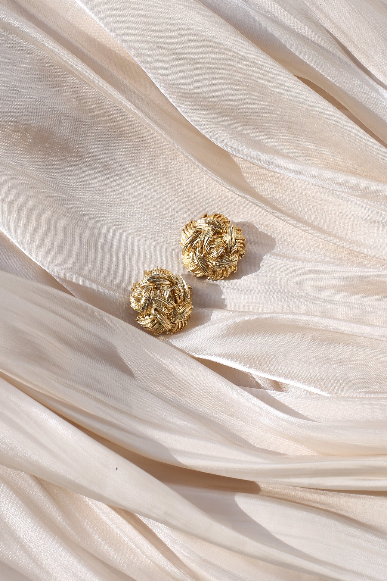 Ilaria Vintage Ohrclips mit gewebtem Knoten