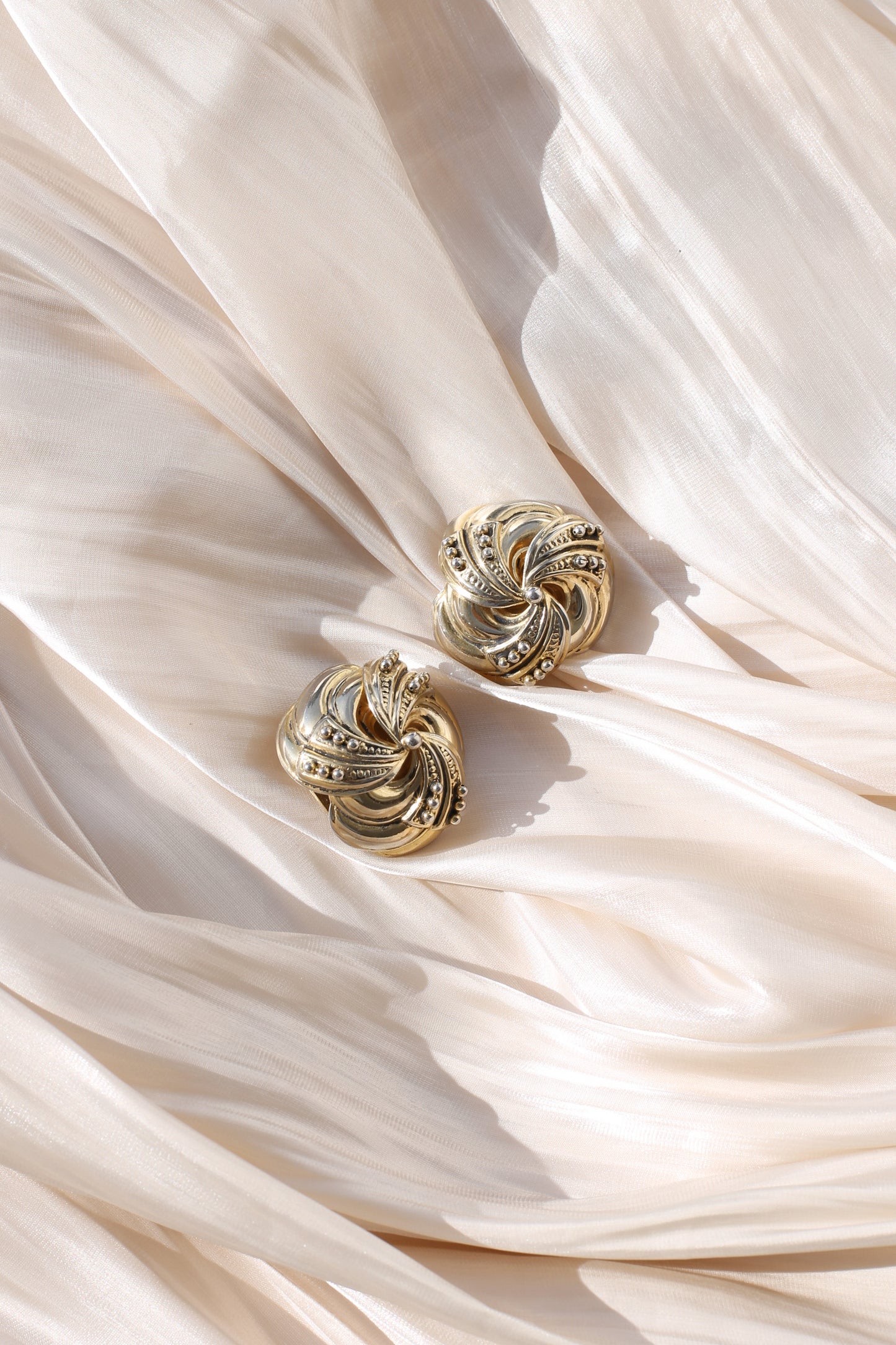 Violette Vintage Swirl Clip-Ohrringe