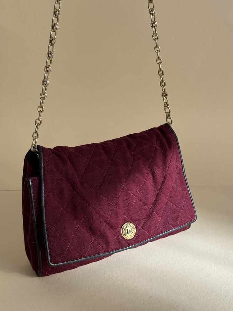 1980er Vintage Chanel Flap Bag (aus Stoff) in Bordeauxrot 